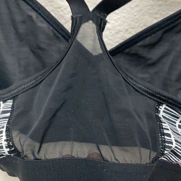 Victoria's Secret Sport Bra Small - Picture 5 of 6